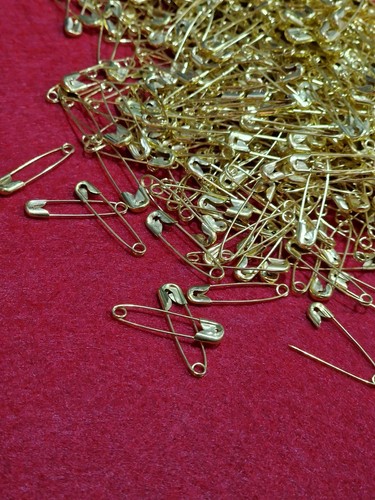 Small safety pins - small, mini