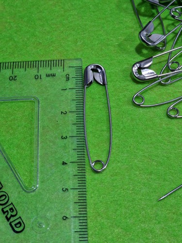 Safety pins large - large, strong